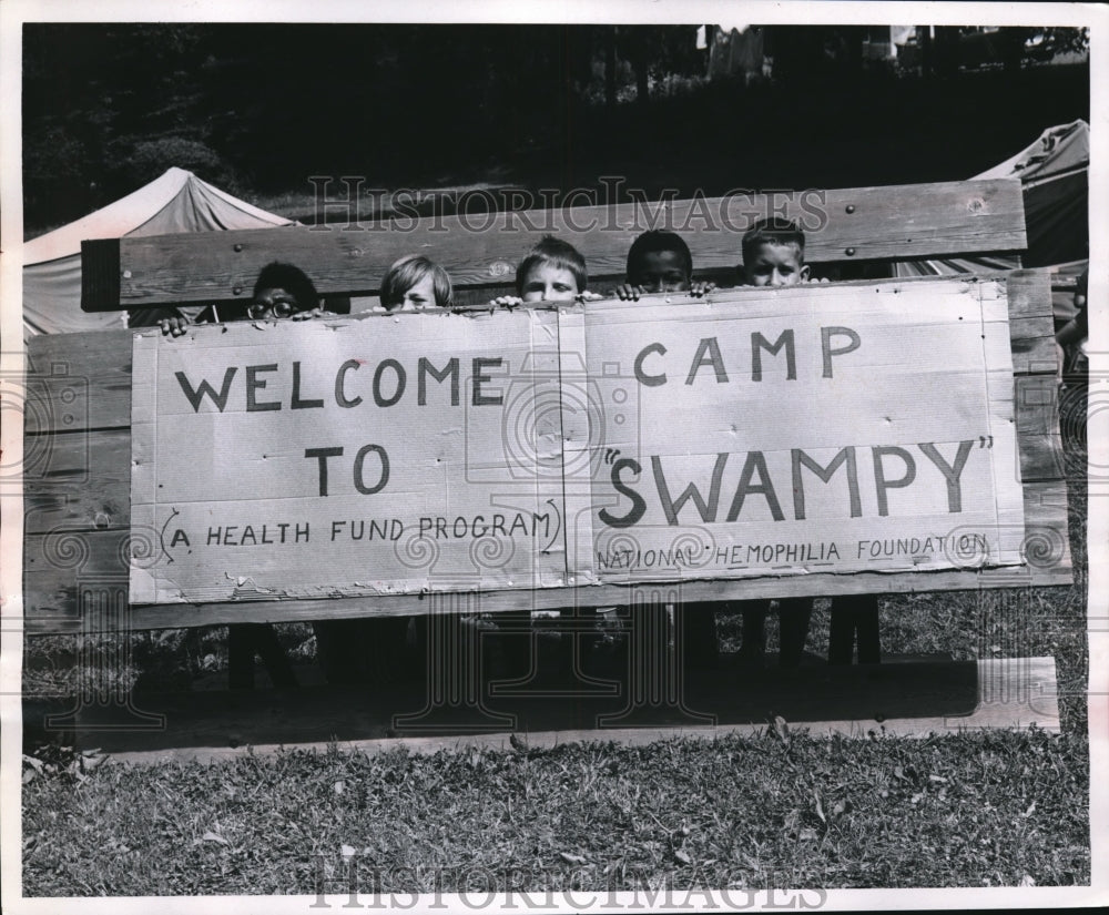 Press Photo Kids &amp; sign at Camp Swampy by Natl Hemophilia Foundation - nec72433 - Historic Images