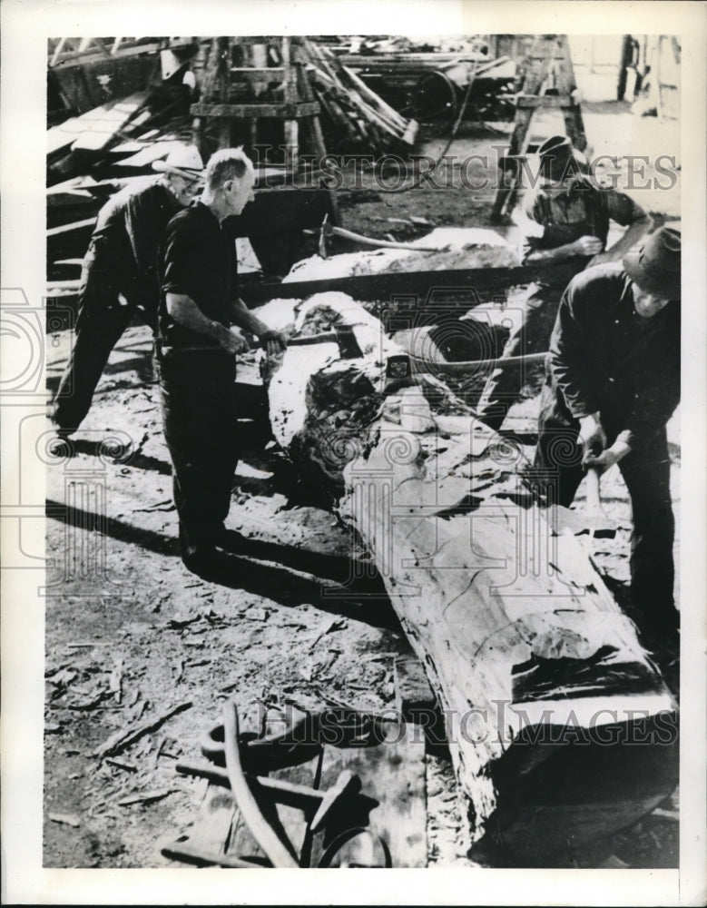 1941 Press Photo Workmen Build AntiMagnetic MineSweeper in Auckland, New Zealand-Historic Images