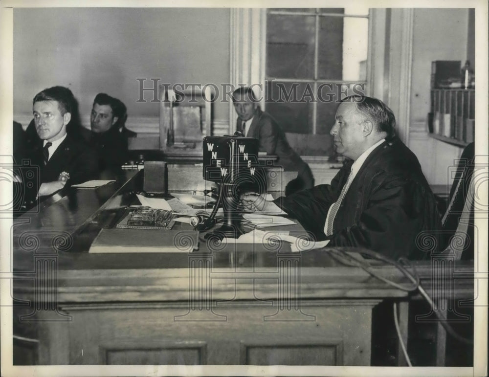 1934 Press Photo Magistrate Benjamin Greenspan in Mott traffic court in NYC - Historic Images