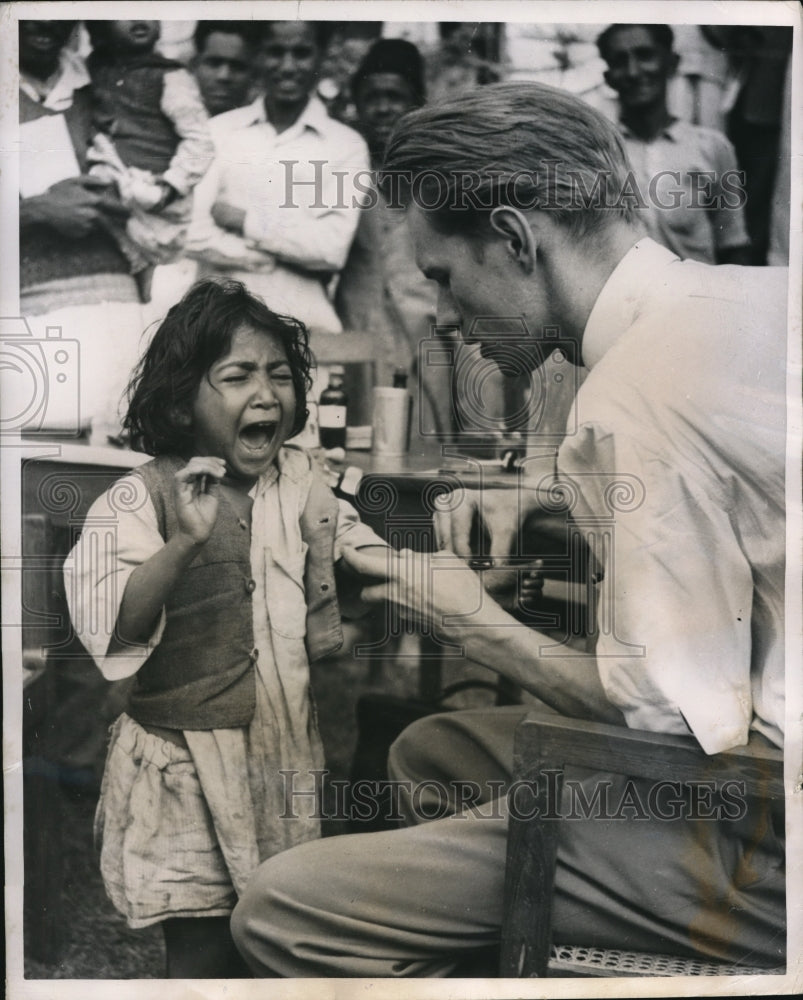 1950 Press Photo Dr. Erick Rollsgaard administers BCG Serum - nec74172 - Historic Images
