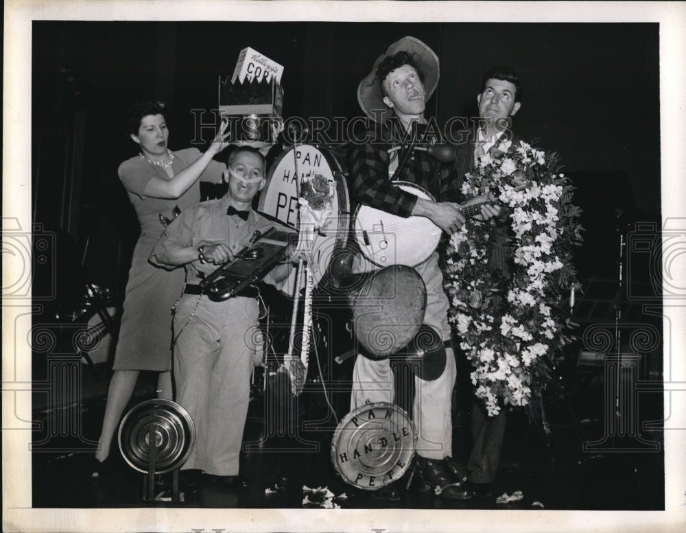 1944 Press Photo Panhandle Pete, Don McNeil, Archie, Nancy Martin, musicians - Historic Images