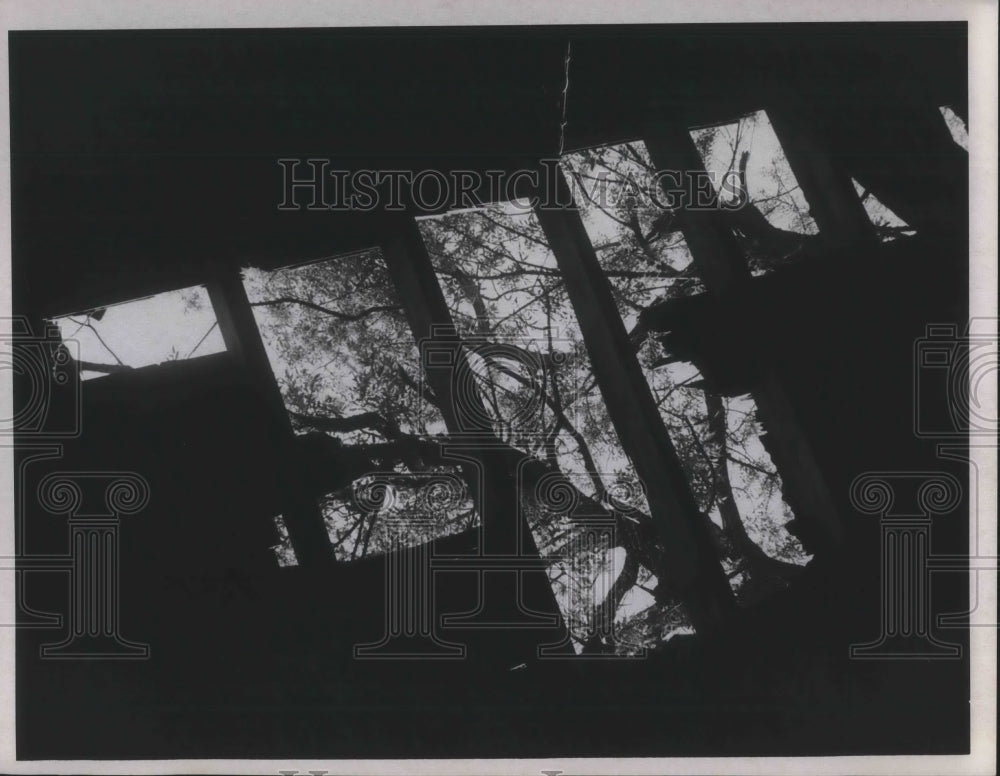 1970 Press Photo A shelter home&#39;s roof has an unexpected view of the sky - Historic Images