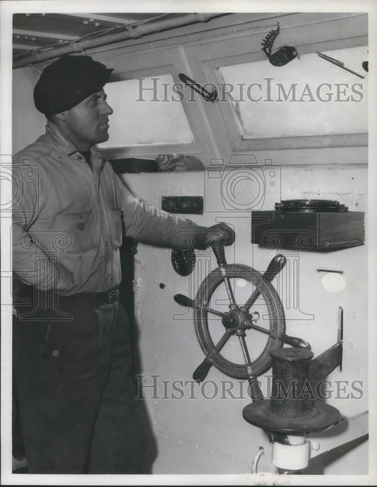 1947 Press Photo Joe Pollo, skipper & co owner of Sandro June boat - nec76321 - Historic Images
