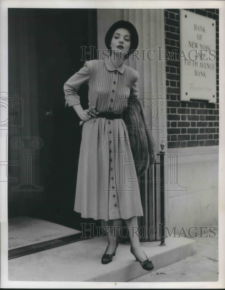 1950 Press Photo Showcasing New Fall Coat for 1950 - Historic Images