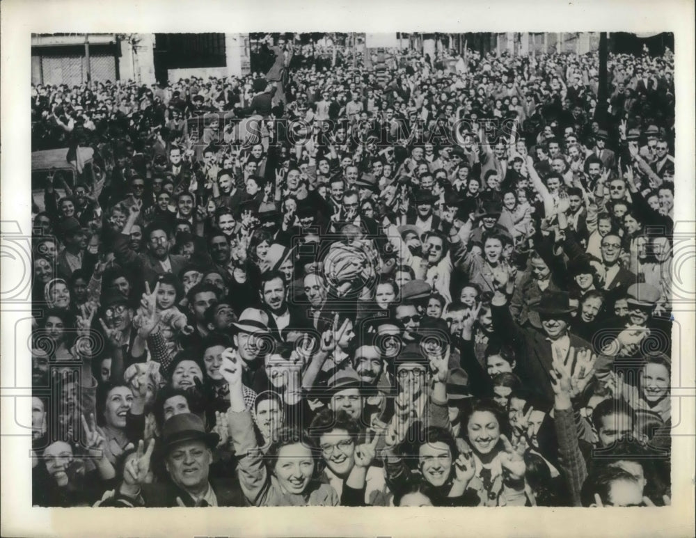 1943 Media Photo British and French Troops in Tunis - Historic Images