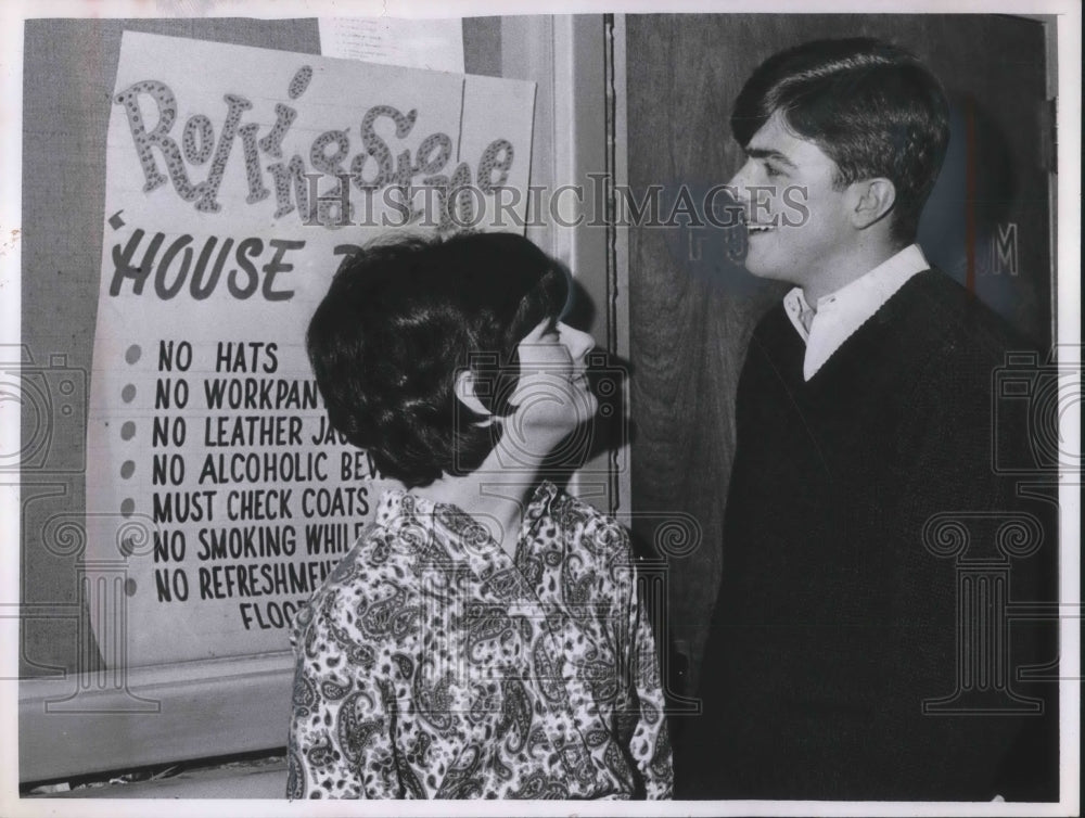 1967 Press Photo Students Judi Stickley Dan Daniel At Club - Historic Images