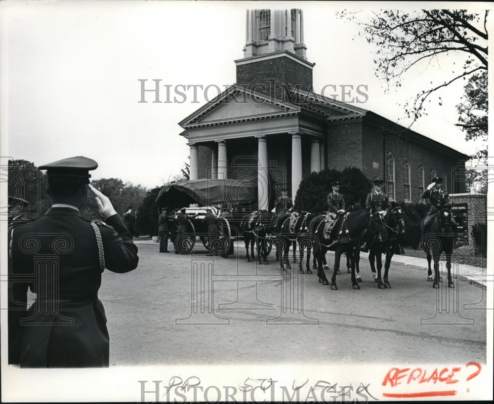 1963 Press Photo Member of Honor Guard Salutes Military Funeral Caisson - Historic Images