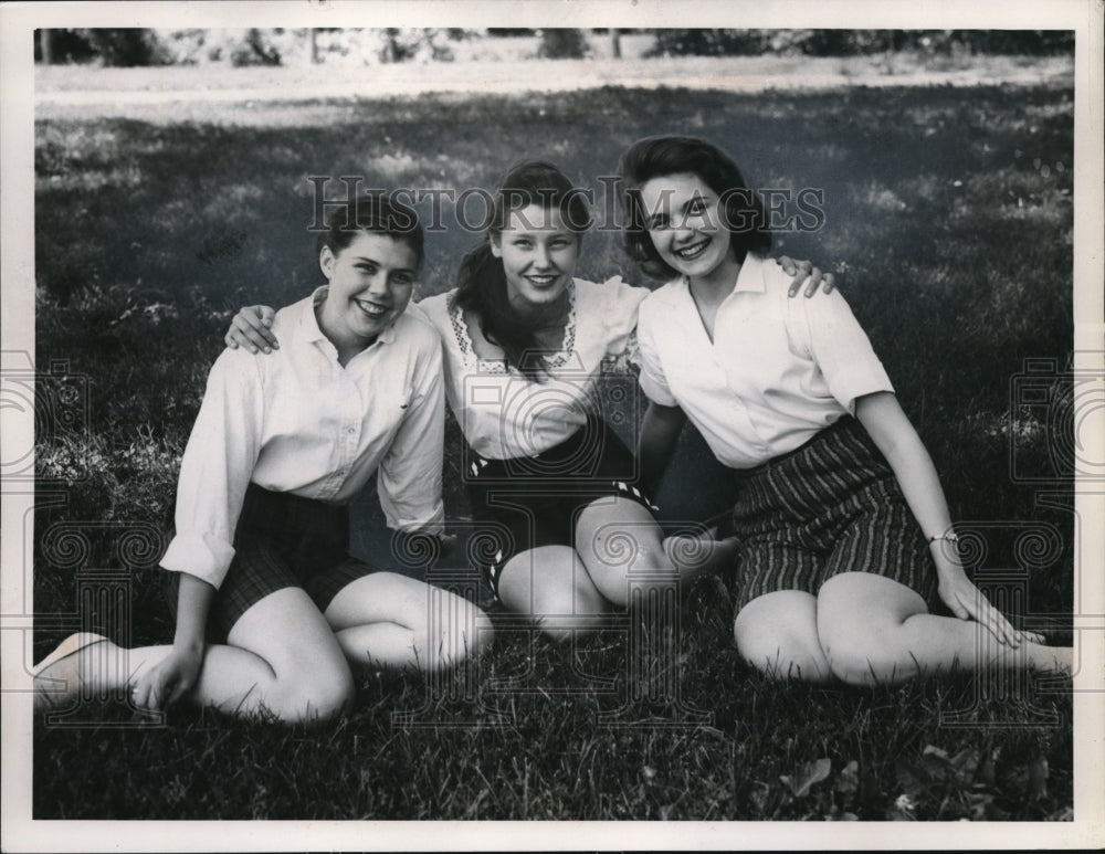 1957 Press Photo Barbara Allen, Kathy Stevens &amp; Barbara Boyer, cuties - Historic Images