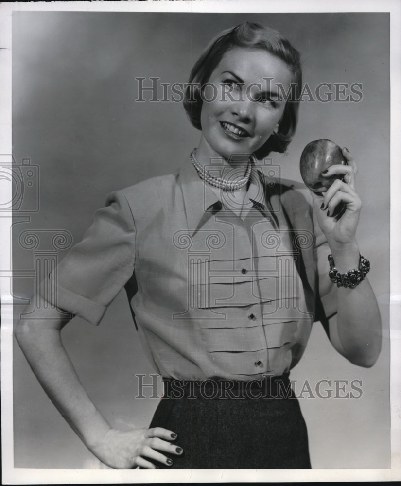 1950 New York Rayon Blouse Florence Gainor Modeled Cool Shades-Historic Images