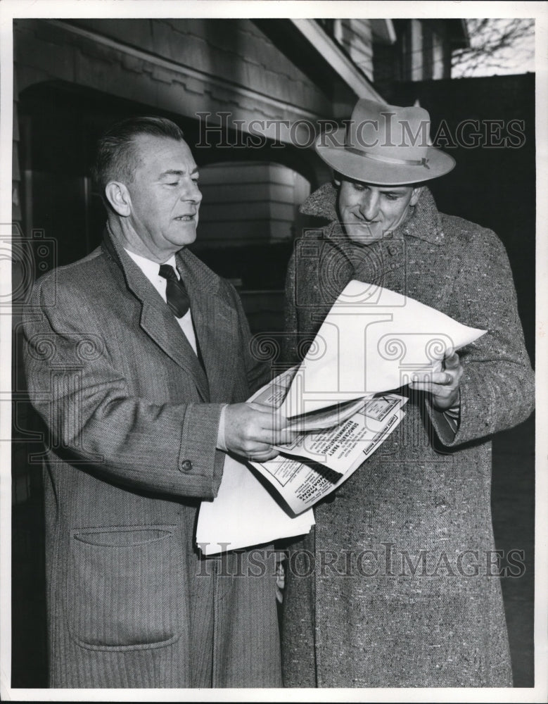 1960 Press Photo Prec Committeeman Mark McElroy and Frank Grasberger - nec78424 - Historic Images