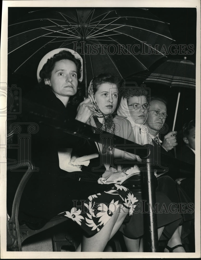 Press Photo Group Attending Holy Name House on Rain. - Historic Images