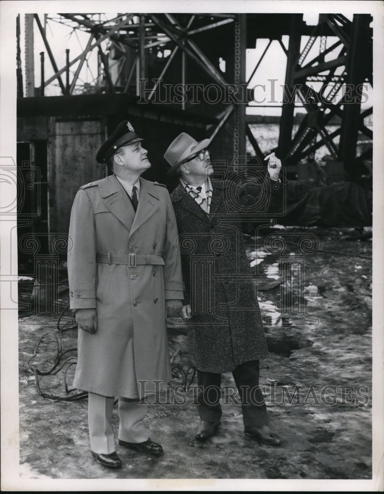 1957 Press Photo Gen Pail Berrigan &amp; Norman Sanders in Cleveland - Historic Images