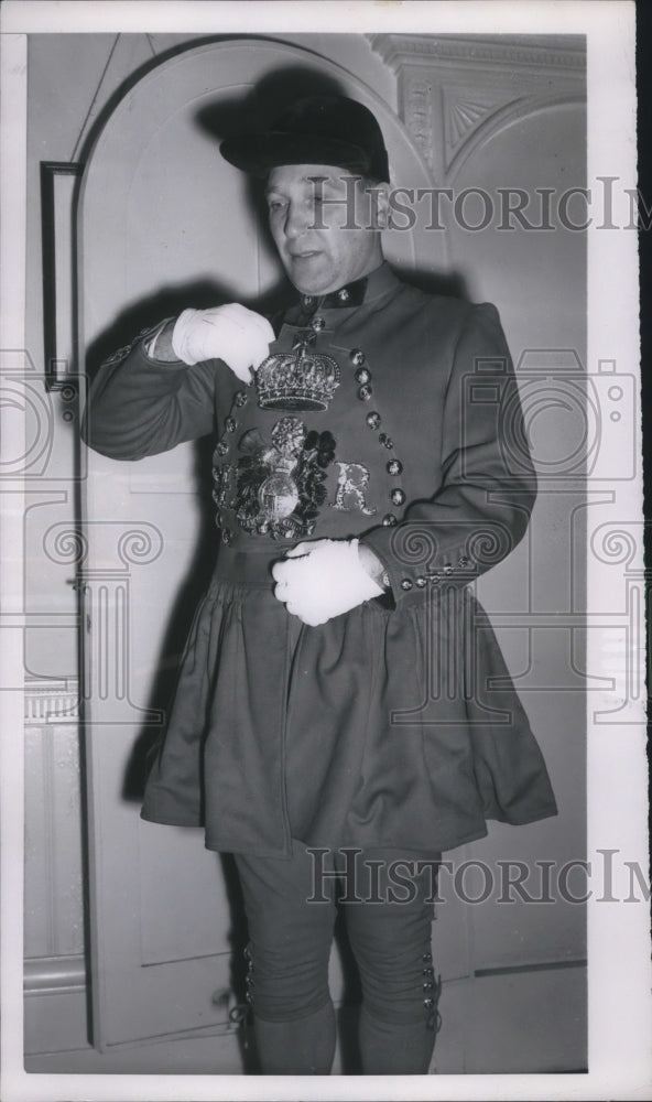 1952 Press Photo Harold Charles Green is Queen Elizabeth&#39;s Waterman-Historic Images