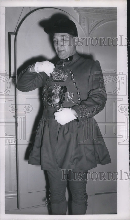 1952 Press Photo Harold Charles Green is Queen Elizabeth's Waterman-Historic Images