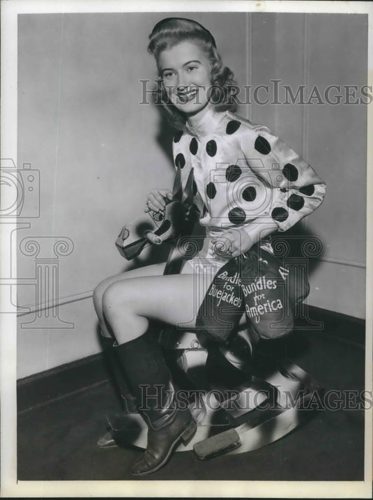 1942 Press Photo Nadine Kinney to reign over the Arlington Whirl at the - Historic Images