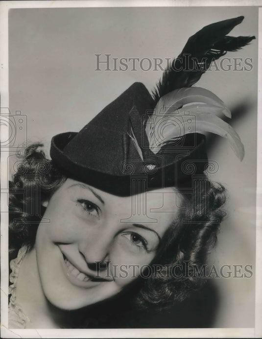 1938 Press Photo Model Wears Green Velvet Archer's Robin Hood Hat - Historic Images