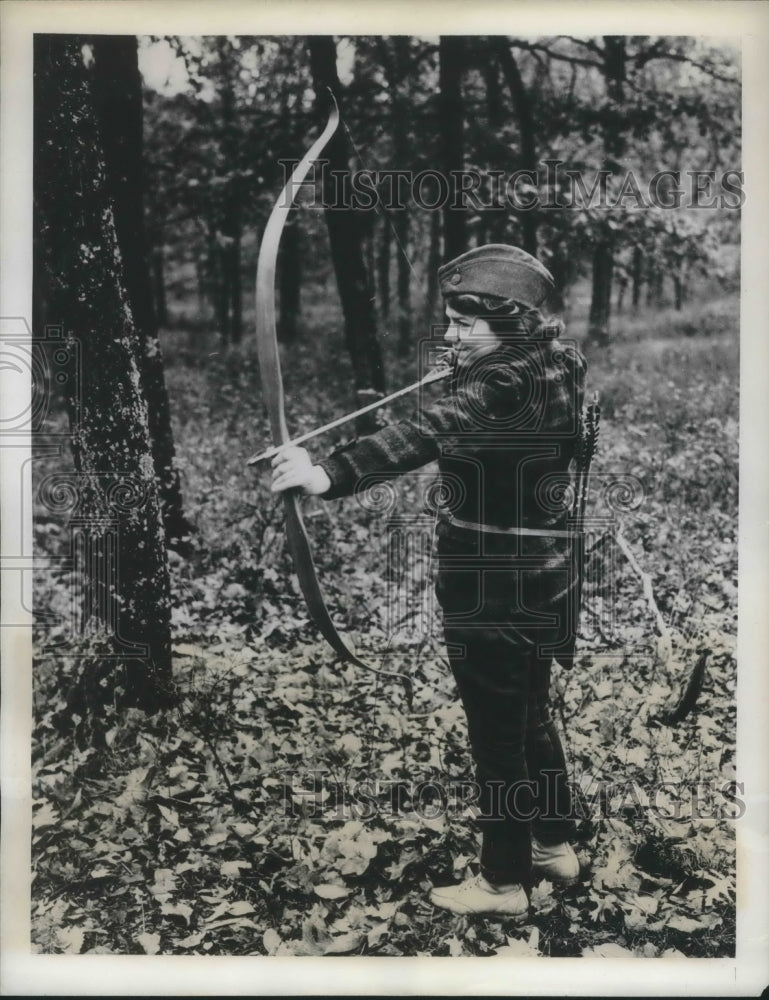 1939 Press Photo Mrs. E.M. McNish Kills Wild Boar with Arrow at 20 Yards - Historic Images