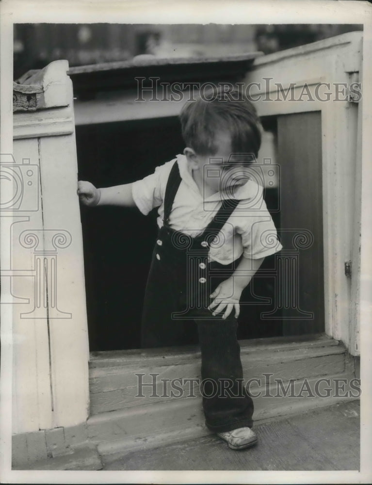 1939 Frankee Kinney,stepping through on the boat his family lives on - Historic Images