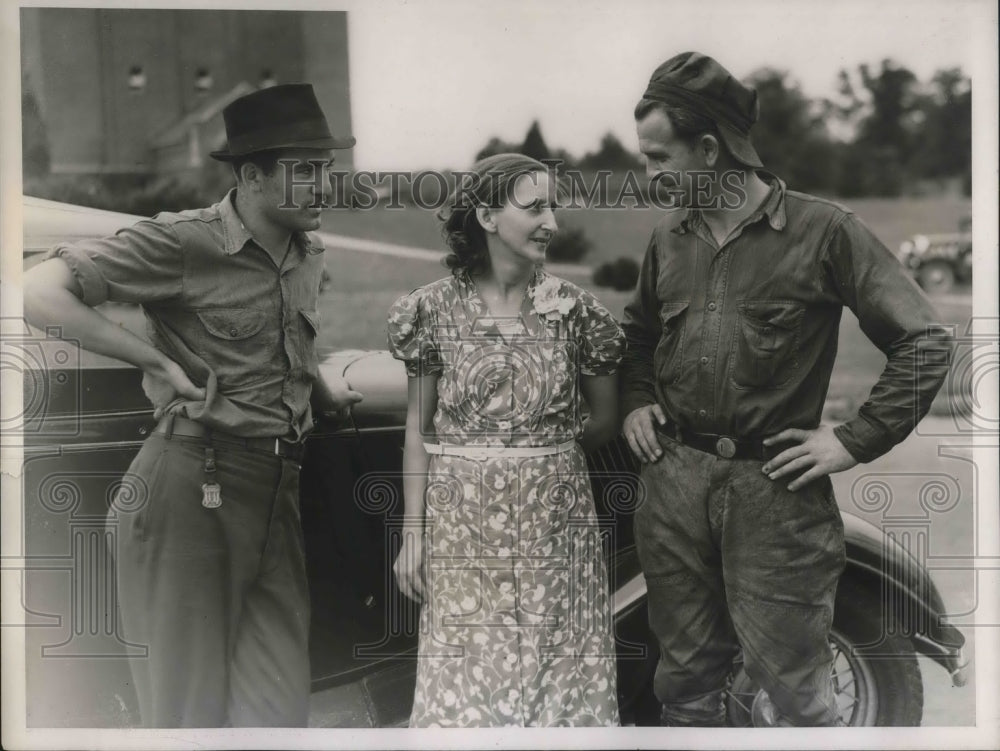 1938 Press Photo Mrs AJ Metro looks at husband AJ Metro thankful he is alive-Historic Images