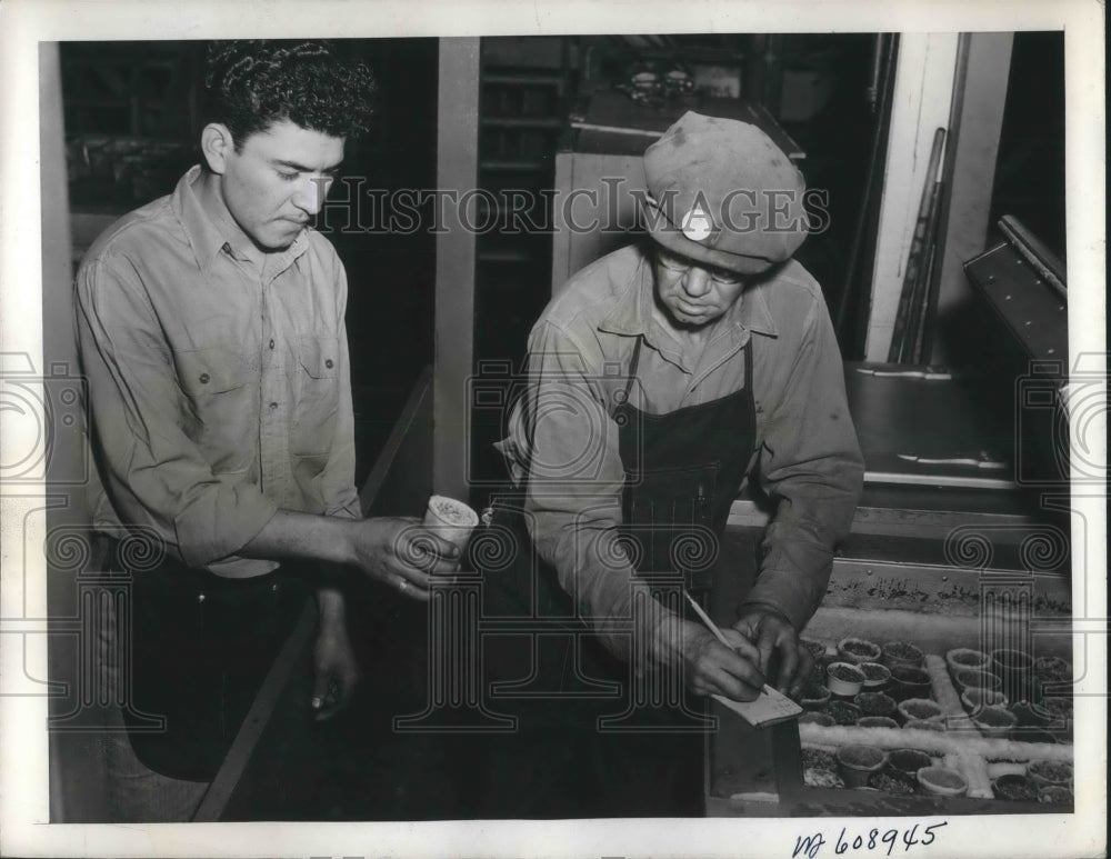 1941 Press Photo San Diego, Calif Consolidated Aircraft workers Jennings - Historic Images