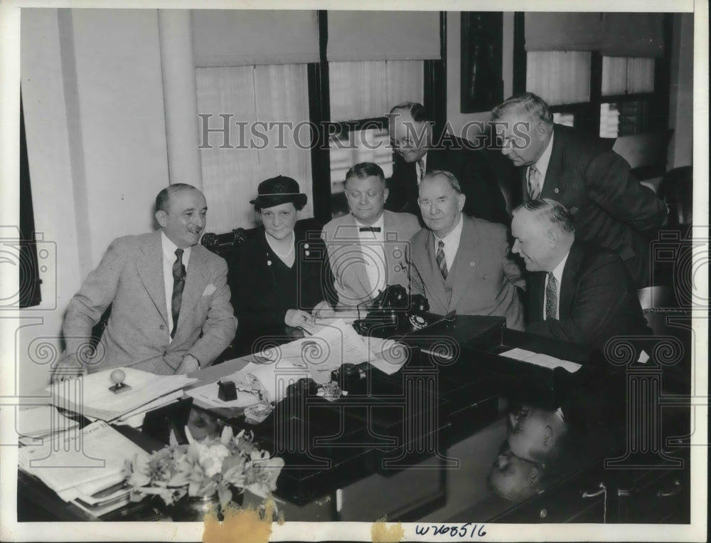 1934 Press Photo Steel Workers Have Conference About Current Strike - Historic Images