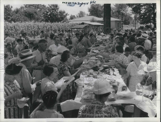 1938 Press Photo Parents & children at Leon Pope reunion lunch Cleveland - Historic Images