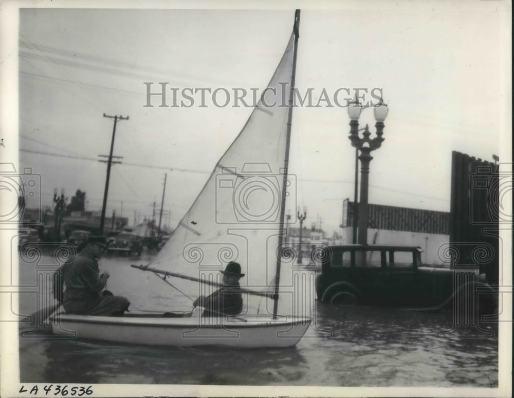 1938 Press Photo Men in a boat during flood in Los Angeles California - Historic Images