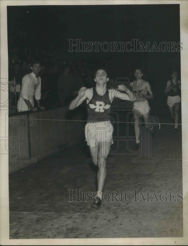 1938 Press Photo Ken Hall of Rhodes wins 880 yd race - Historic Images