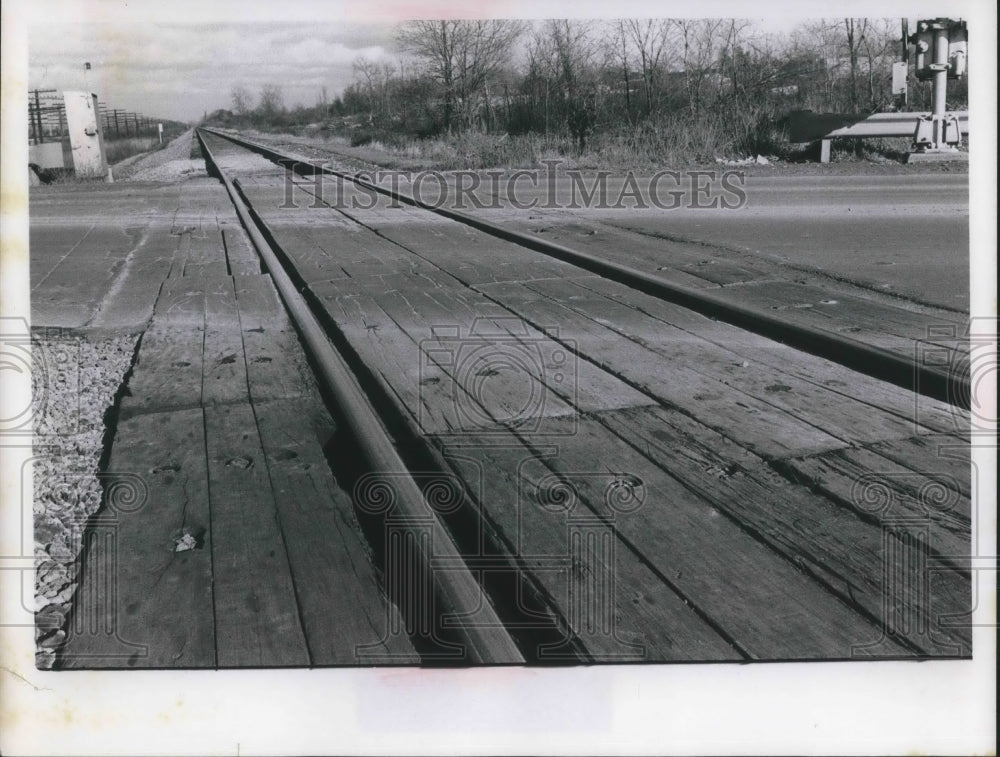 Press Photo Rt 306 railroad crossing repaired in Cleveland Ohio - Historic Images