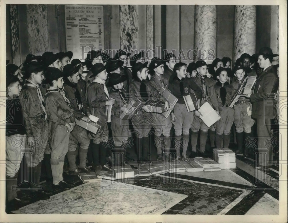 1941 George K. Myers gives Defense Savings Bonds to Boy Scouts - Historic Images