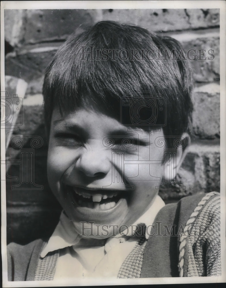 1958 Press Photo Youngster flashing a toothy grin - Historic Images