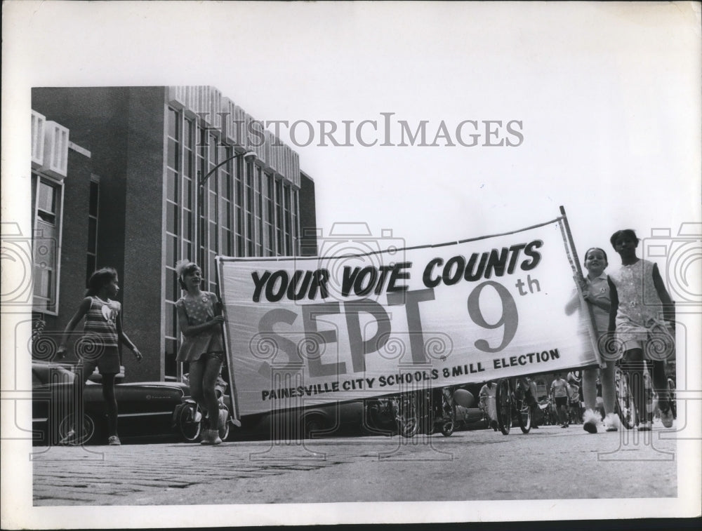 1969 Painesville parade for voter registration for school election - Historic Images