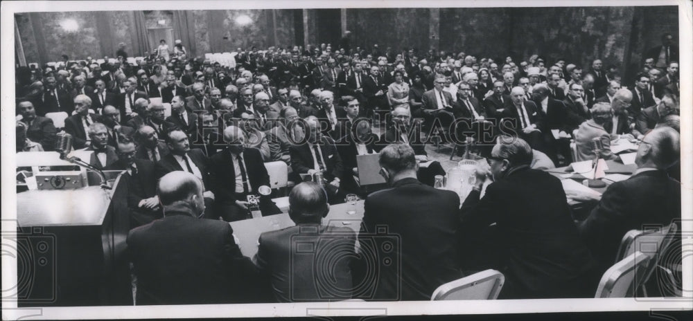 1965 Press Photo People in Attendance at the Sheraton Hotel in Cleveland Ohip - Historic Images