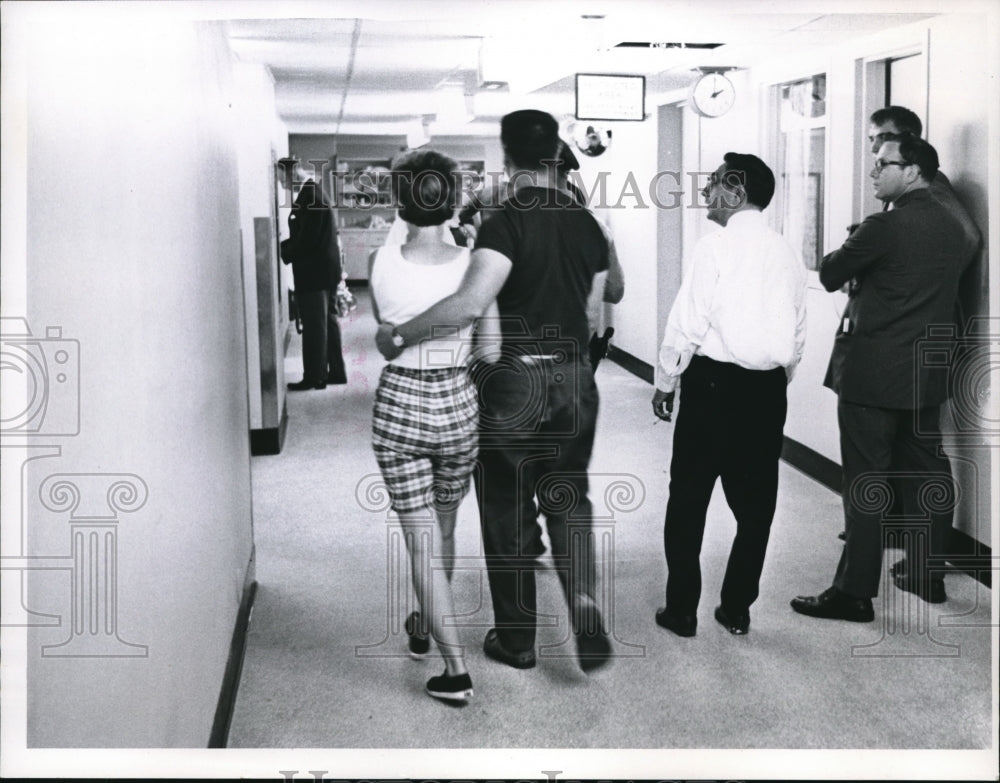 1966 Press Photo Mrs. Charles Dalhmer walking down a hallway - Historic Images