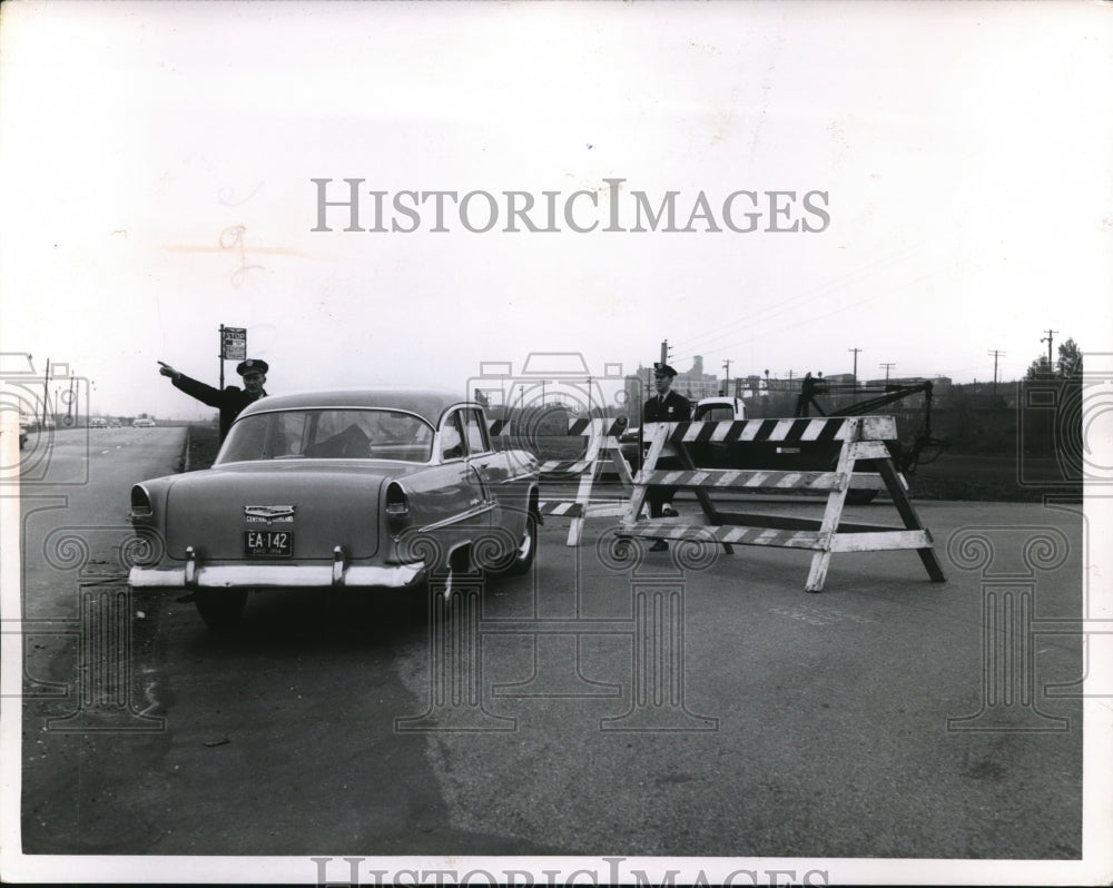 1956 Press Photo Police Direct Traffic at Guard Rails - Historic Images