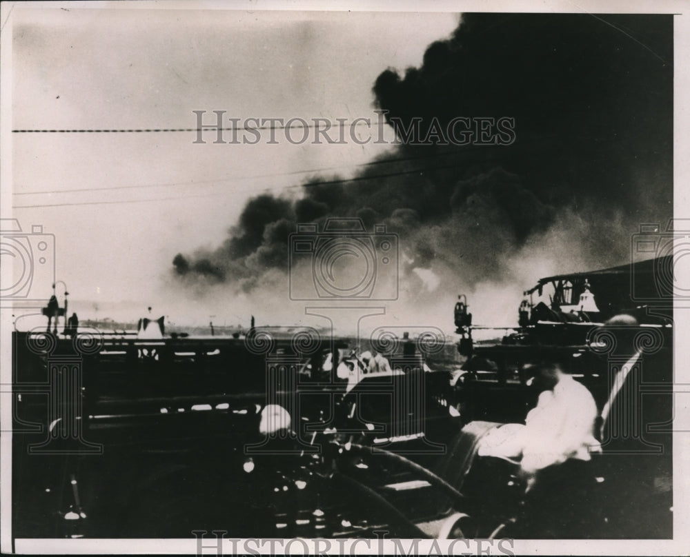 1935 Press Photo Million dollar fire swept Erie docks - Historic Images