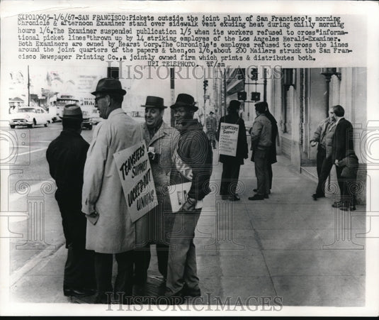1967 pickets outside San Franciso's Chronicle & Examiner plant - Historic Images