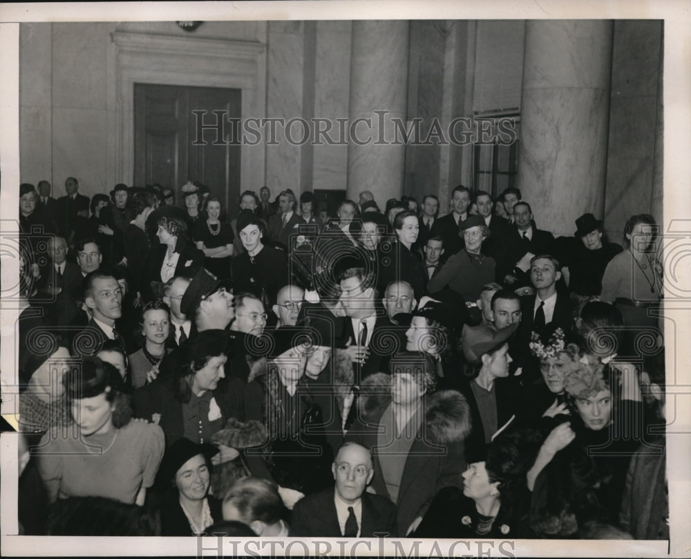1941 Press Photo Crowd Gathers at Capitol to Hear Wendell Willkie Testify - Historic Images