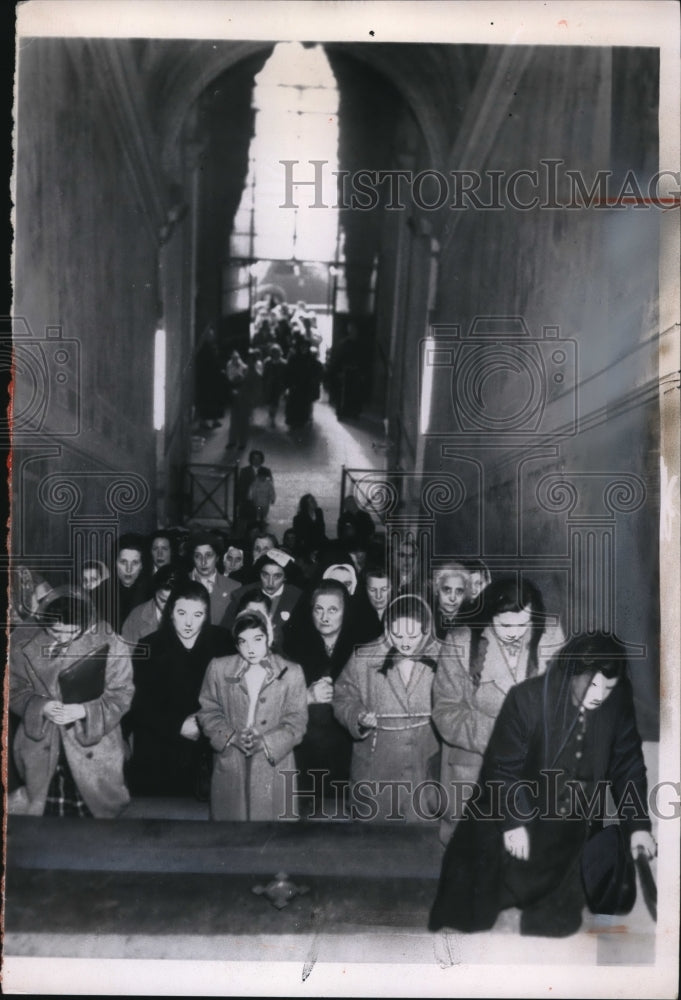 1956 Faithful Ascend Scala Santa Basilica of St. John the Lateran - Historic Images