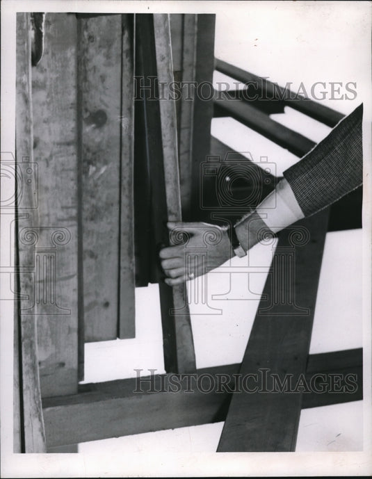 1947 Press Photo Typical loose boards on a ramp needing repairs - Historic Images