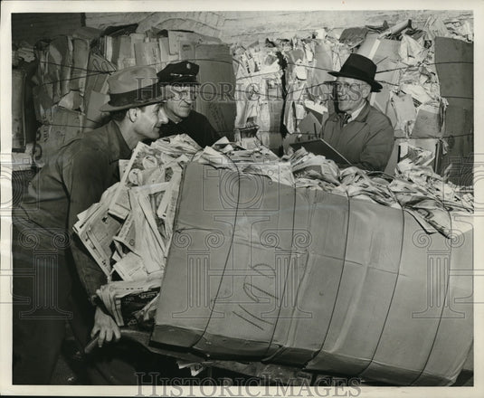 1951 Press Photo Nelson Moore & Assoc paper drive  collection Volunteers of Amer - Historic Images