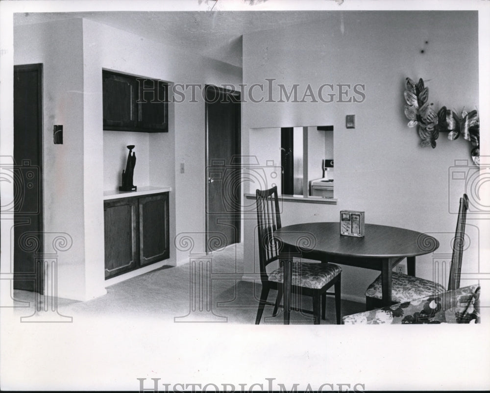 1968 Press Photo Westbrook village apartment interior view - Historic Images