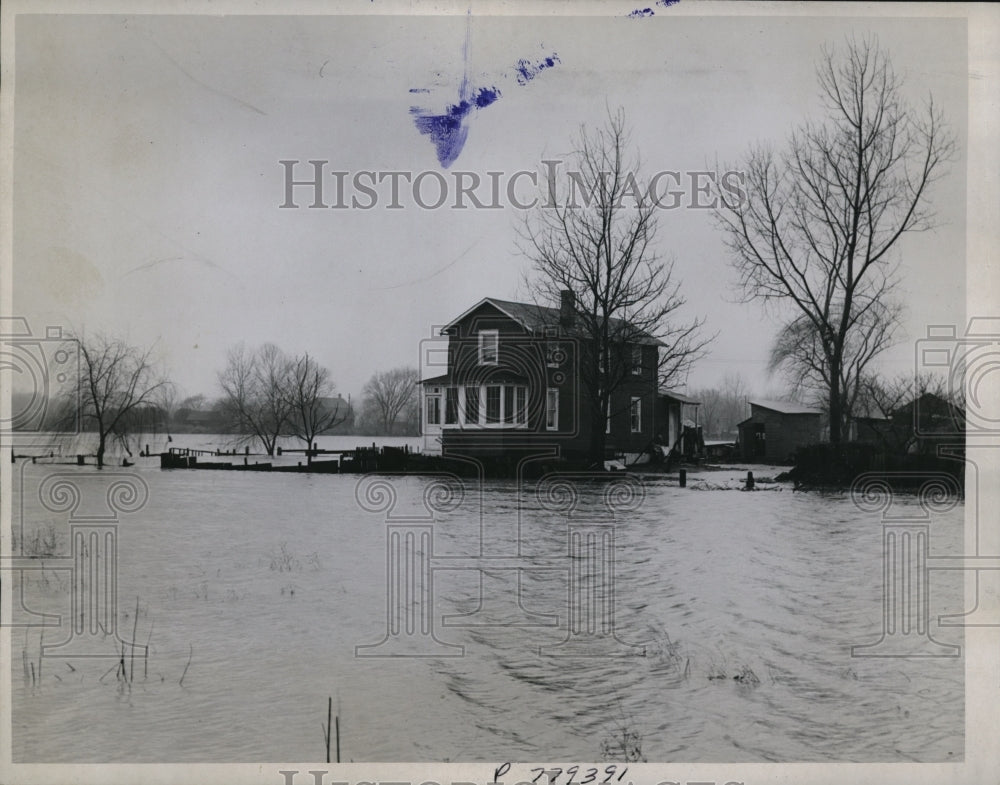 1945 House surrounded by flood waters in NY  - Historic Images