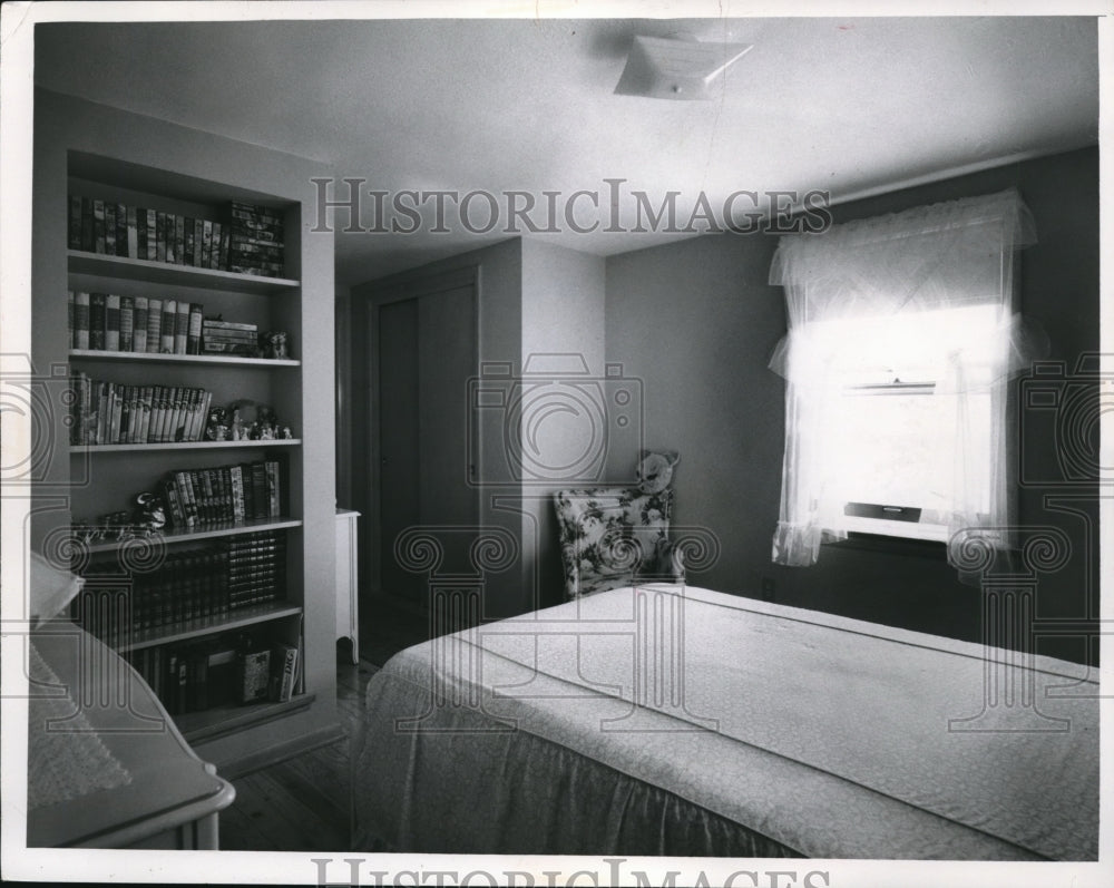 1962 Press Photo Bedroom at John c. Weichsel&#39;s home at Maple Hts - Historic Images