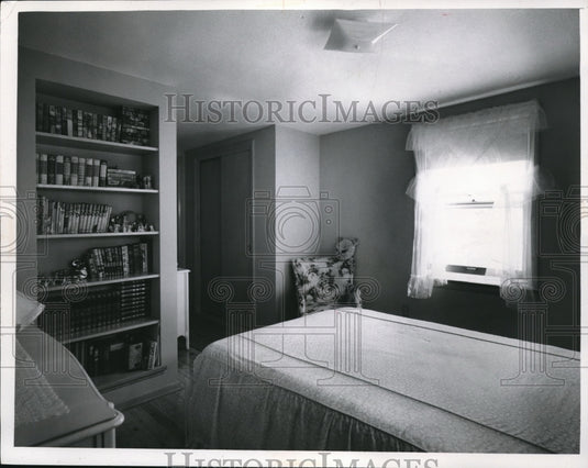 1962 Press Photo Bedroom at John c. Weichsel's home at Maple Hts - Historic Images