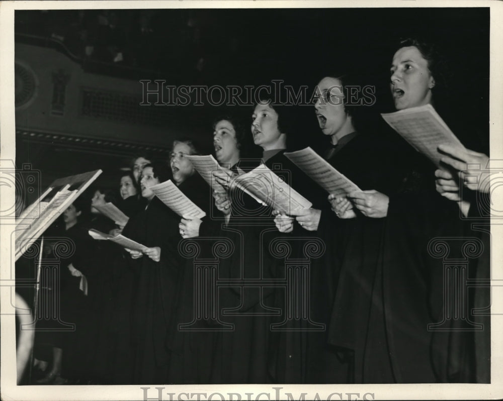 1938 Press Photo Part of Choir at Knight Temples services at Public Hall - Historic Images