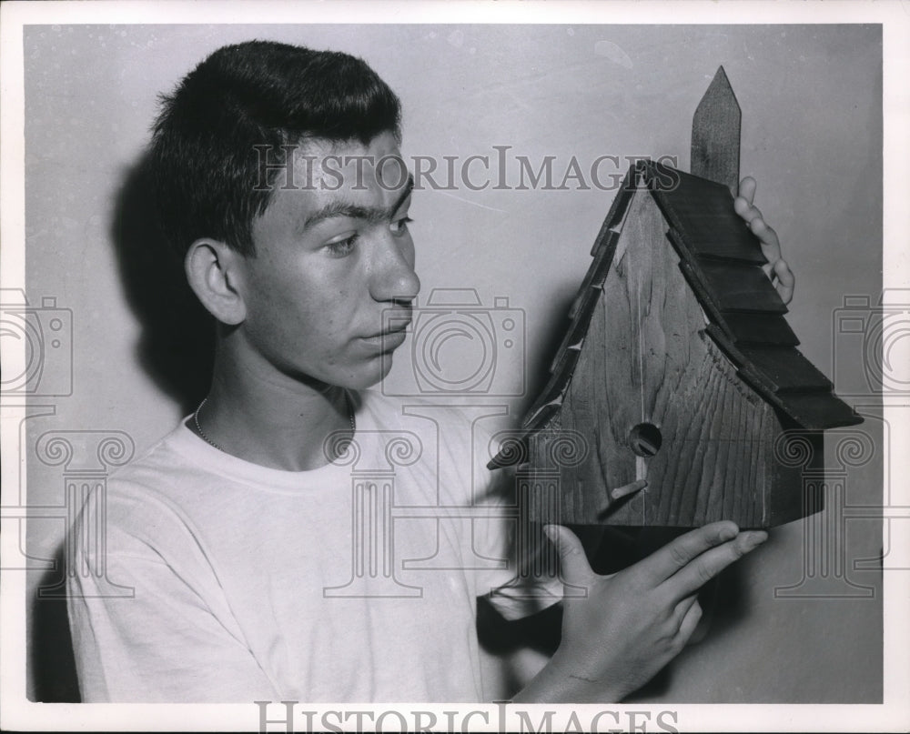 1955 Press Photo Philip Wiecek at Building budhouse of Ben Franklin School - Historic Images