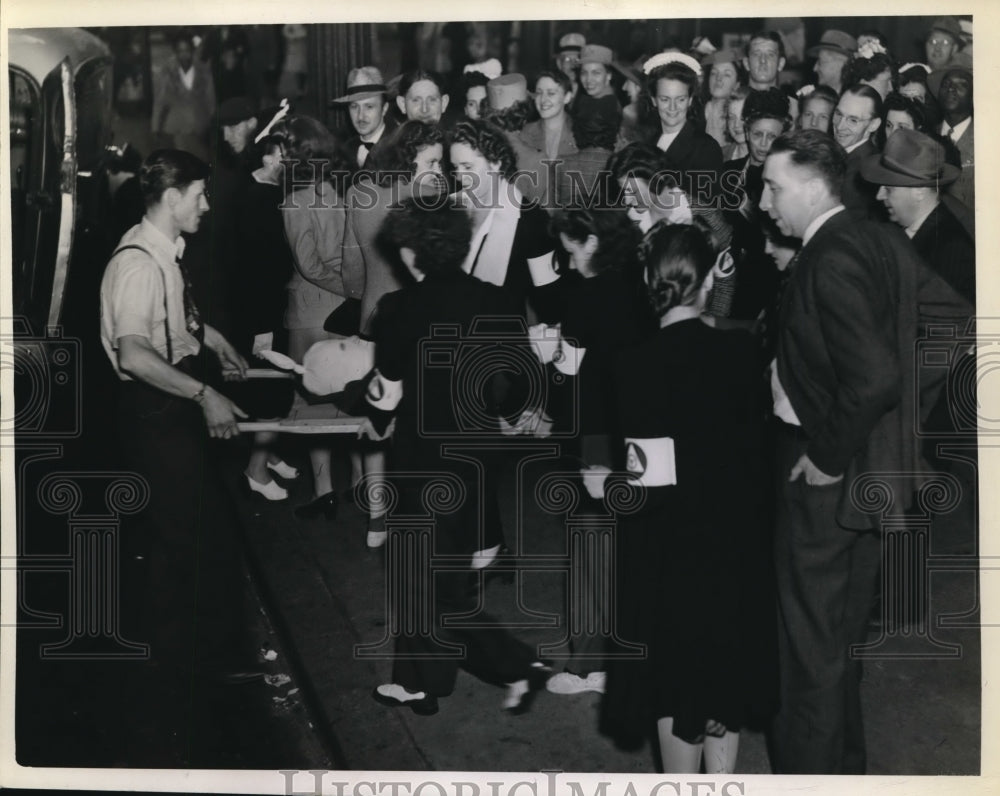 1943 Press Photo Civil Defense practice exercises in Cleveland Ohio-Historic Images