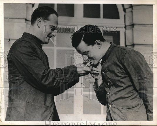 1940 Press Photo Hon. Charles Vereker & Lord Jellicde smoke at Military College - Historic Images