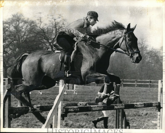 1972 Warfield England Princess Anne on horse Doublet - Historic Images